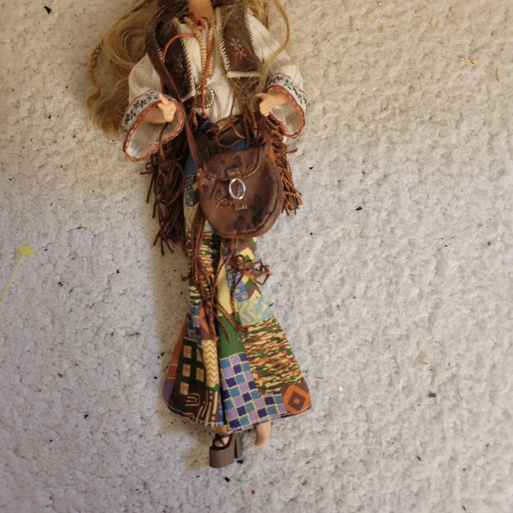 2000 Peace Love 70s Barbie #27677 Collector Doll Outfit Purse Sunglasses Loose